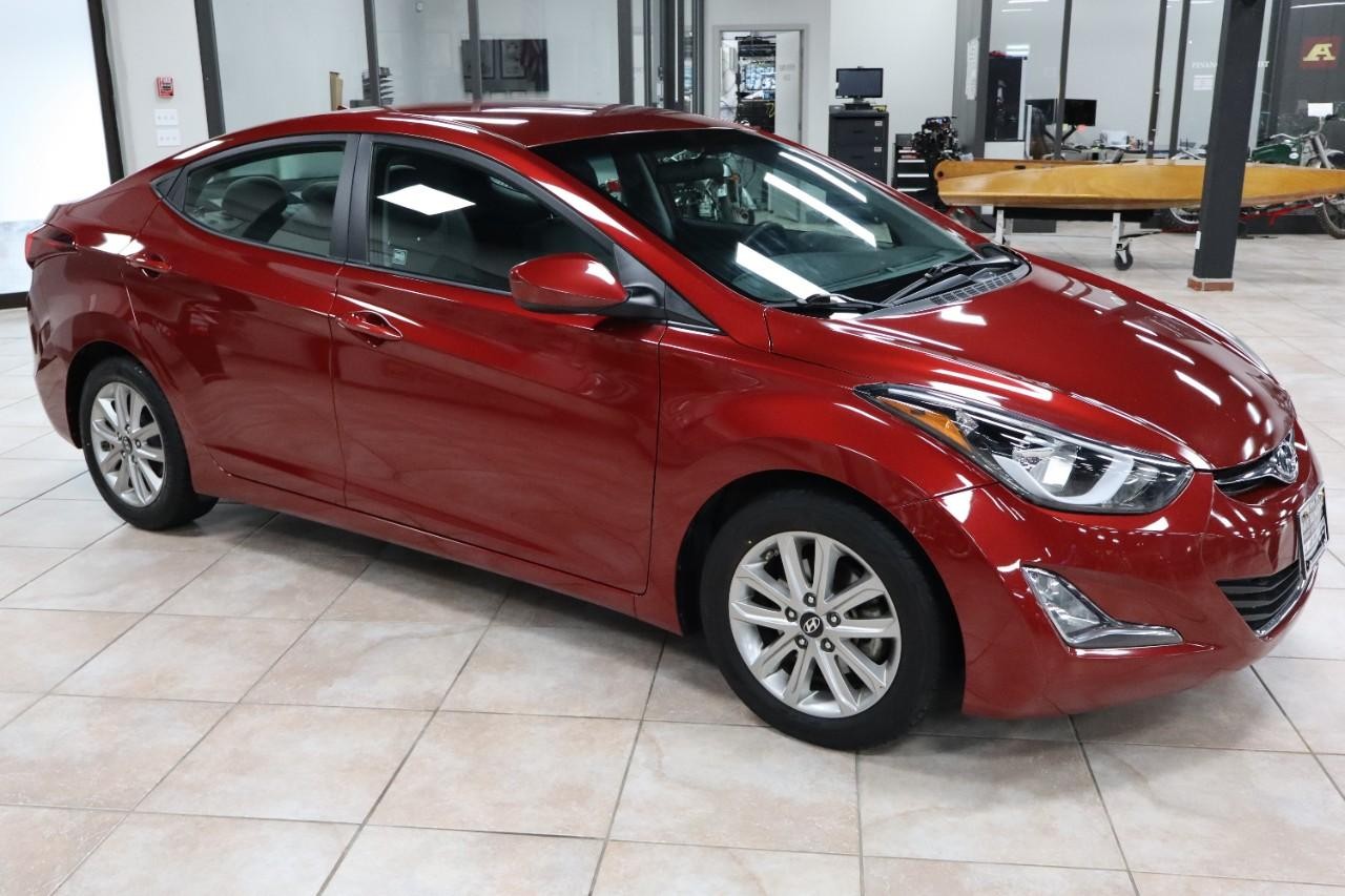 Hyundai Elantra Vehicle Full-screen Gallery Image 7