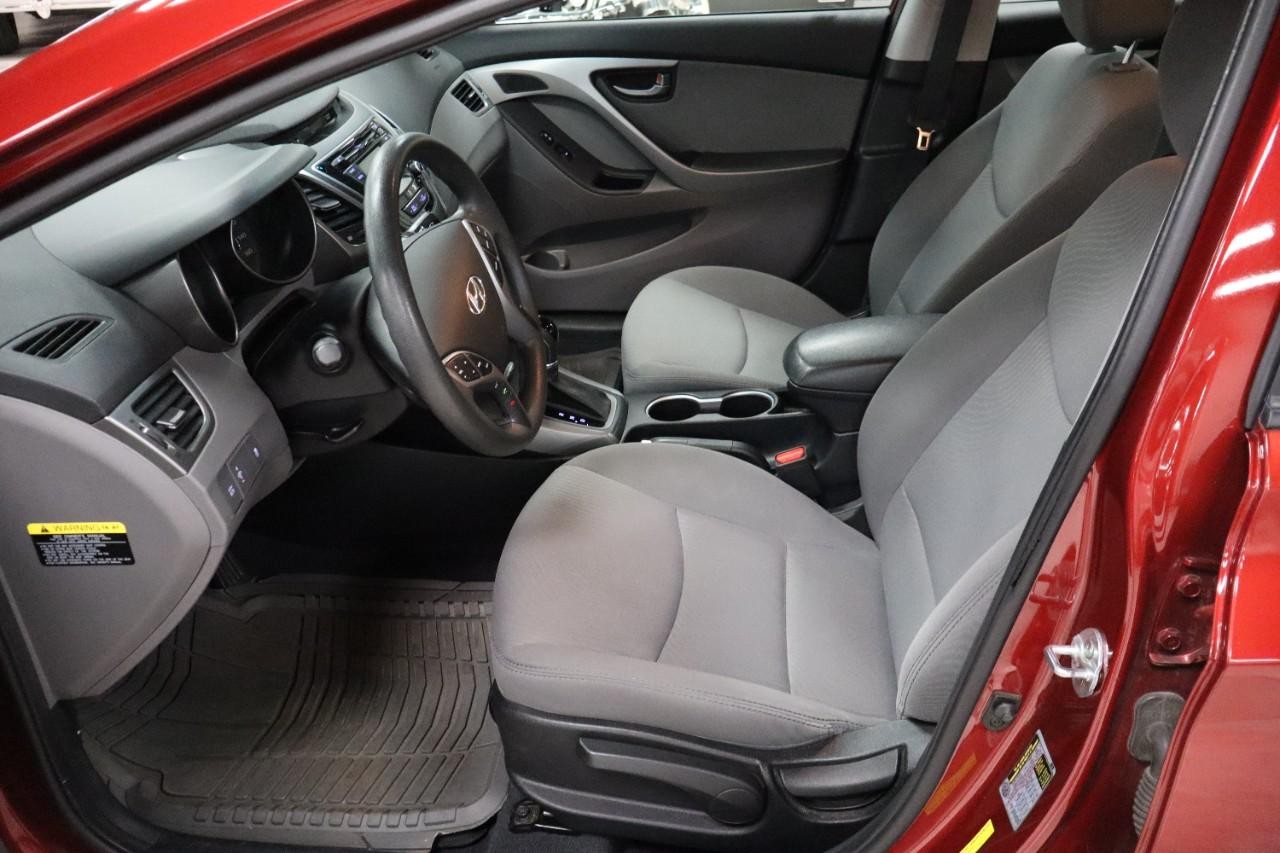 Hyundai Elantra Vehicle Full-screen Gallery Image 9