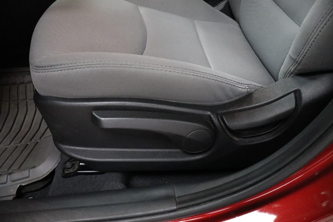 Hyundai Elantra Vehicle Full-screen Gallery Image 10