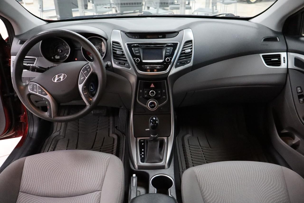 Hyundai Elantra Vehicle Full-screen Gallery Image 12