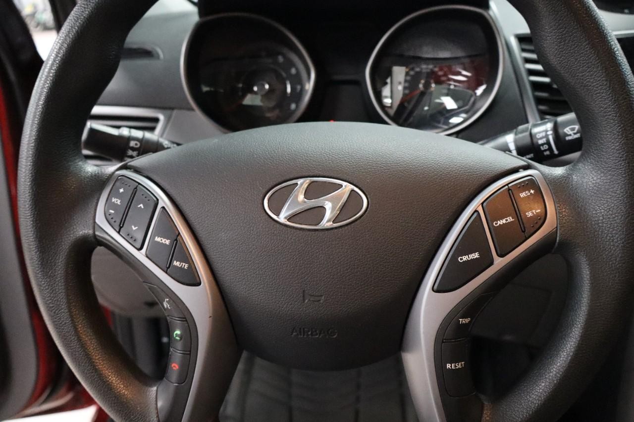 Hyundai Elantra Vehicle Full-screen Gallery Image 13