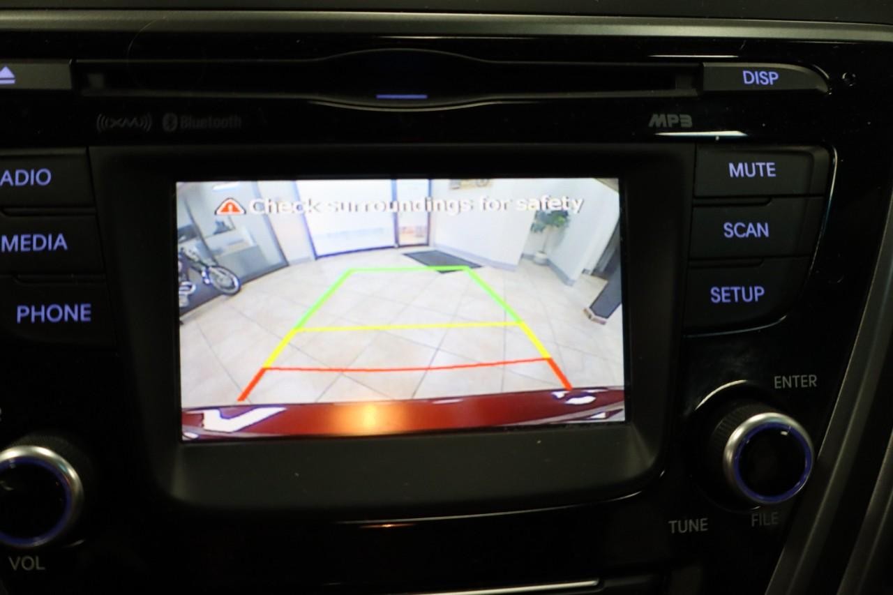 Hyundai Elantra Vehicle Full-screen Gallery Image 14