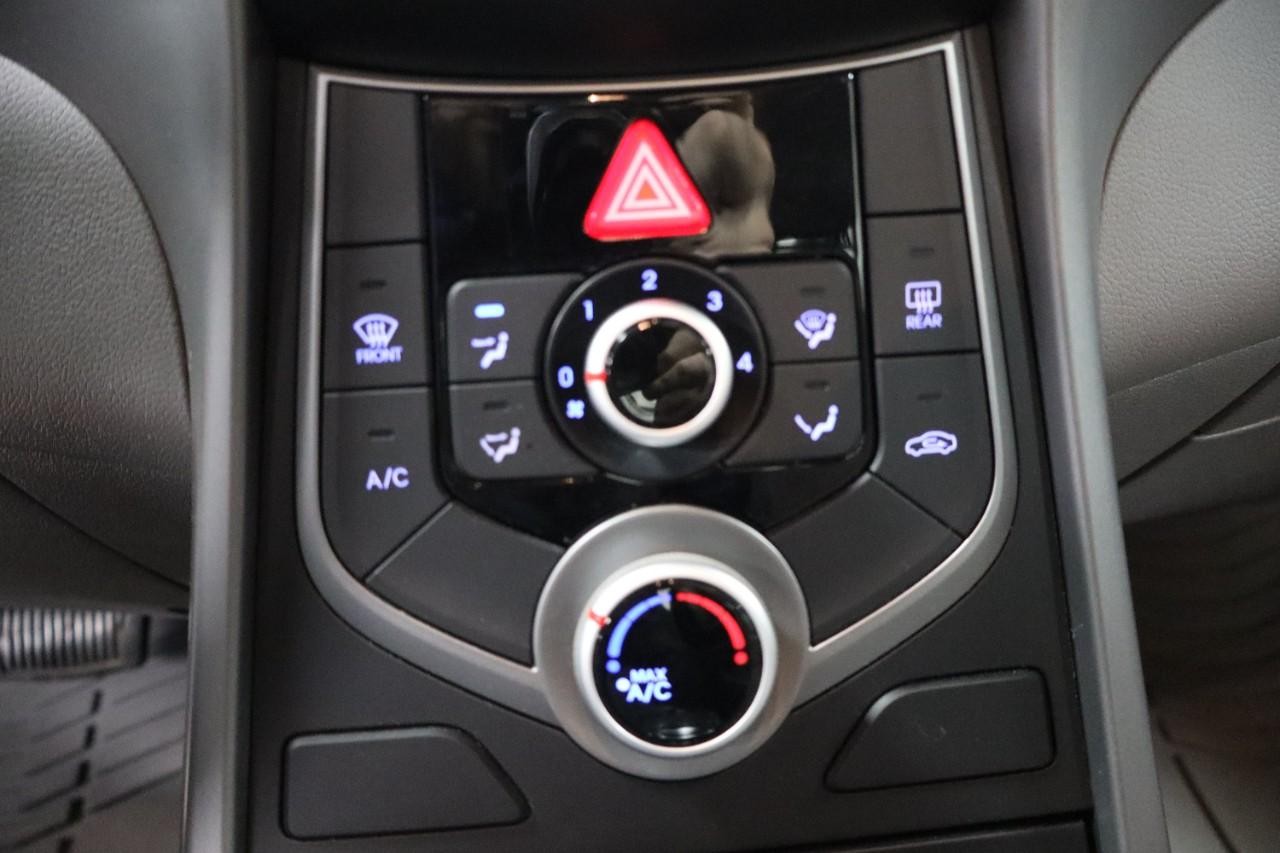 Hyundai Elantra Vehicle Full-screen Gallery Image 16