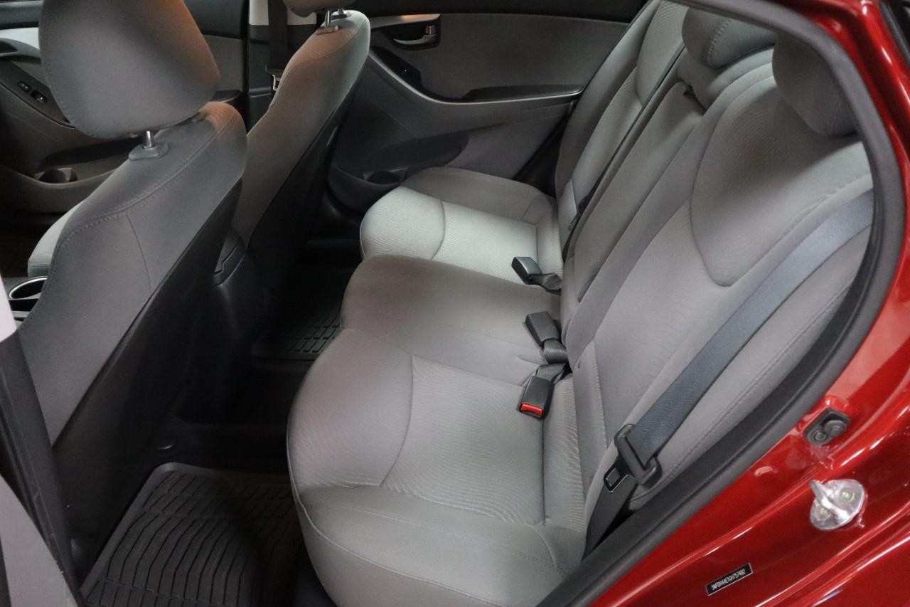 Hyundai Elantra Vehicle Full-screen Gallery Image 17