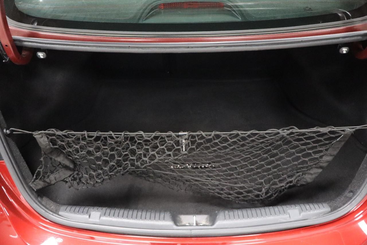 Hyundai Elantra Vehicle Full-screen Gallery Image 18