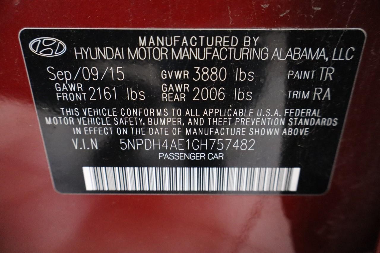 Hyundai Elantra Vehicle Full-screen Gallery Image 19