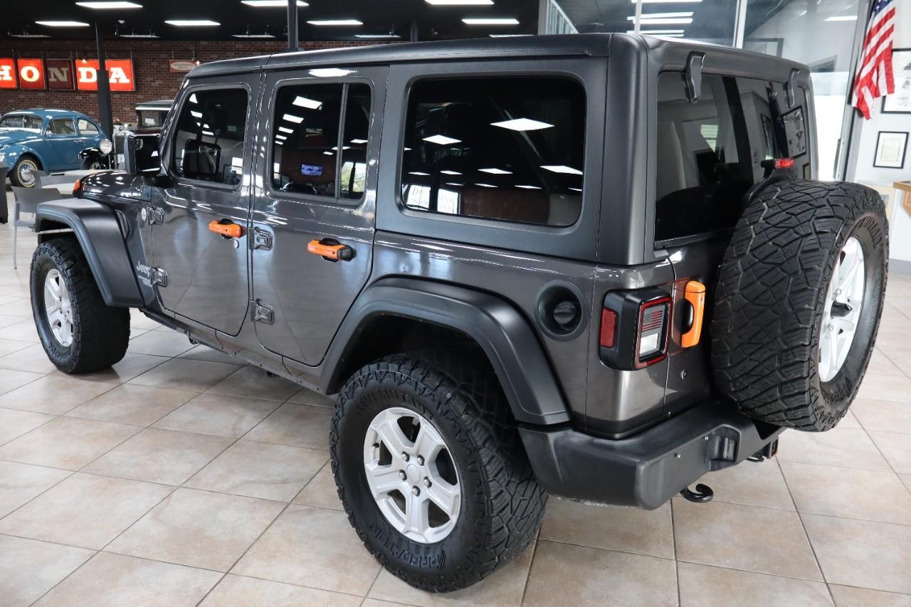 Jeep Wrangler Unlimited Vehicle Full-screen Gallery Image 3