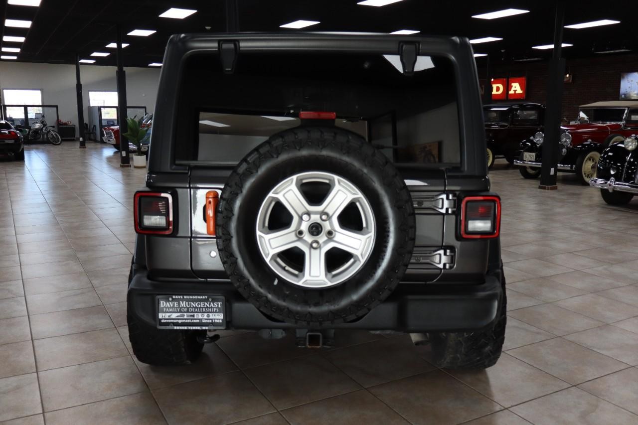 Jeep Wrangler Unlimited Vehicle Full-screen Gallery Image 4