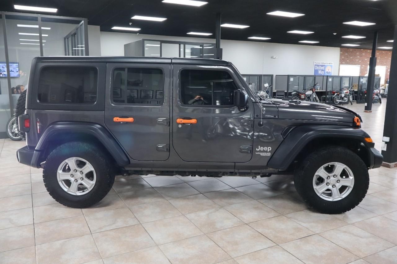 Jeep Wrangler Unlimited Vehicle Full-screen Gallery Image 6