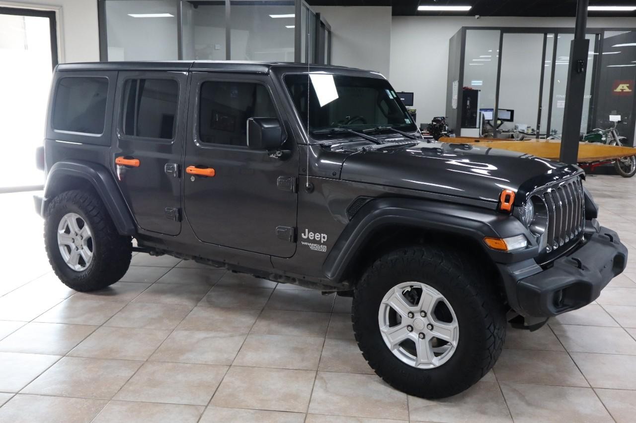 Jeep Wrangler Unlimited Vehicle Full-screen Gallery Image 7