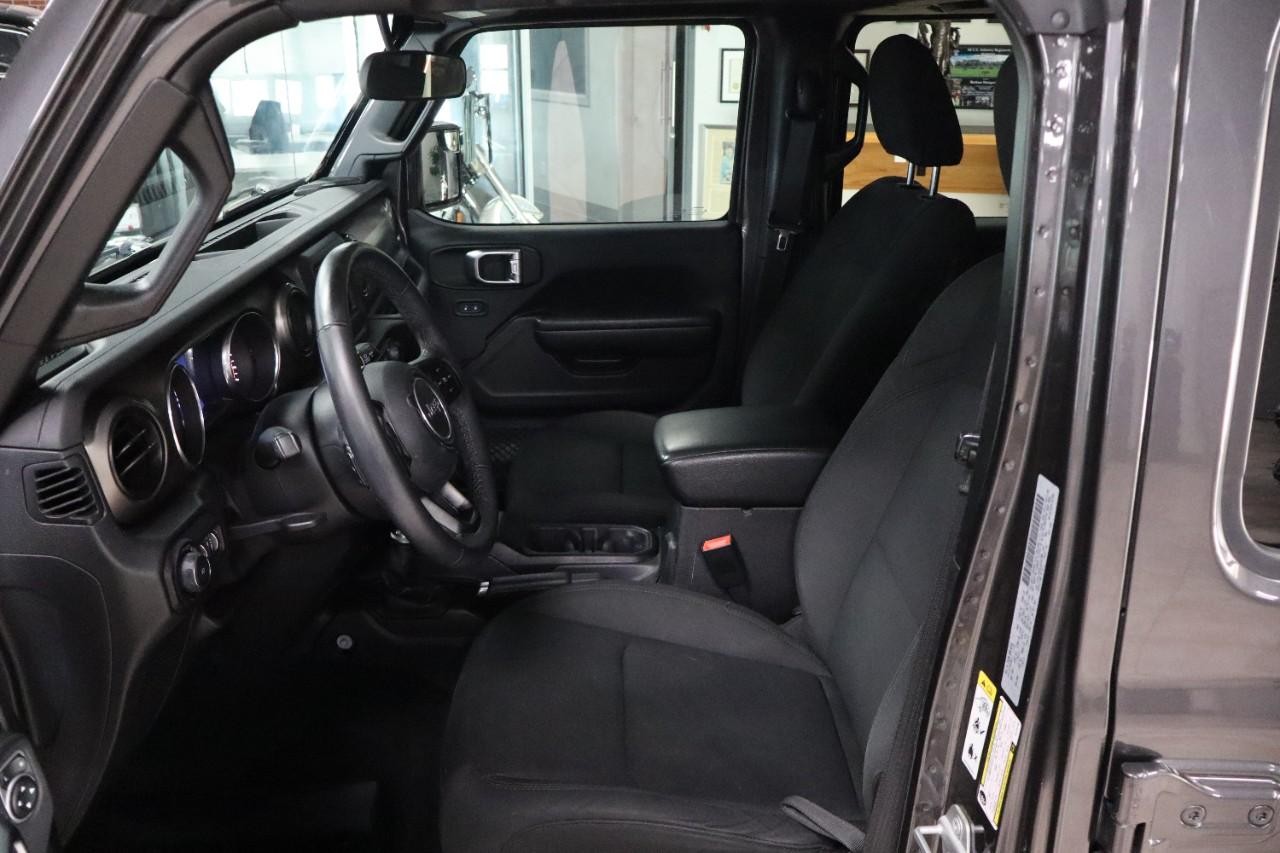 Jeep Wrangler Unlimited Vehicle Full-screen Gallery Image 9