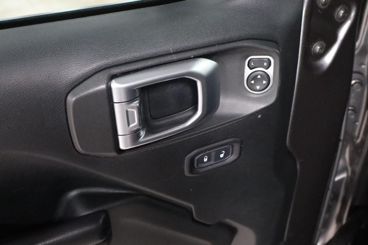 Jeep Wrangler Unlimited Vehicle Full-screen Gallery Image 11