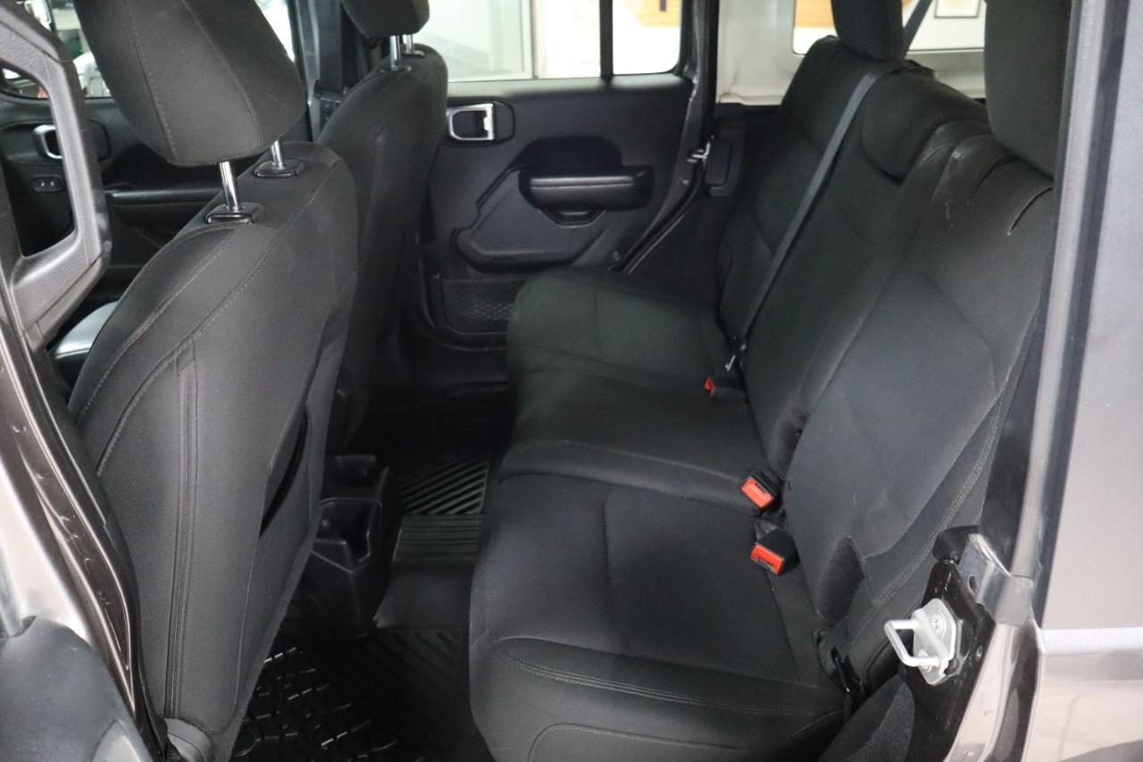 Jeep Wrangler Unlimited Vehicle Full-screen Gallery Image 17