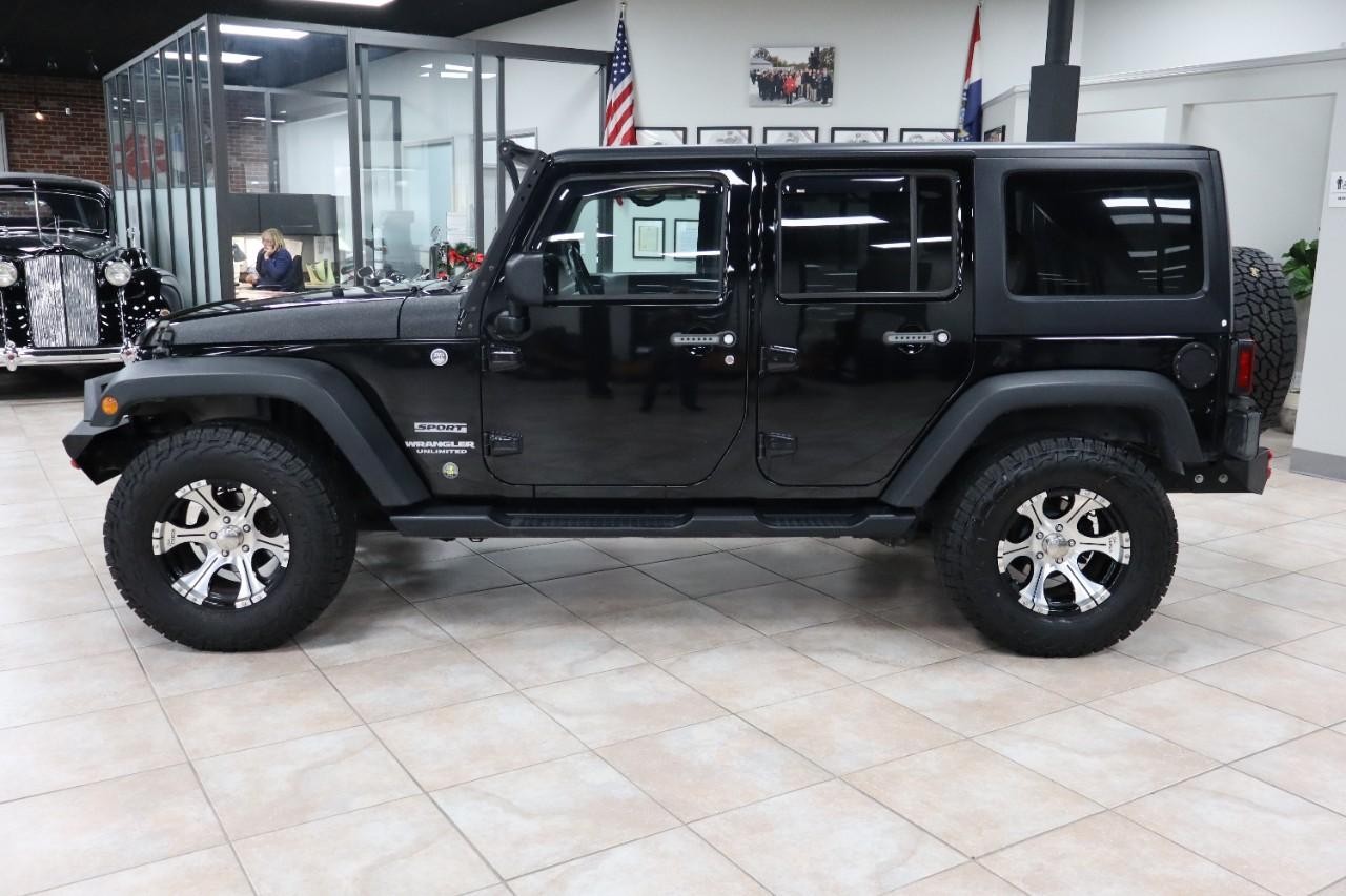 Jeep Wrangler Unlimited Vehicle Full-screen Gallery Image 2