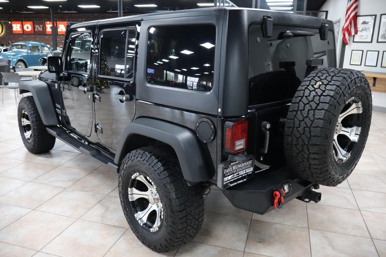 Jeep Wrangler Unlimited Vehicle Full-screen Gallery Image 3