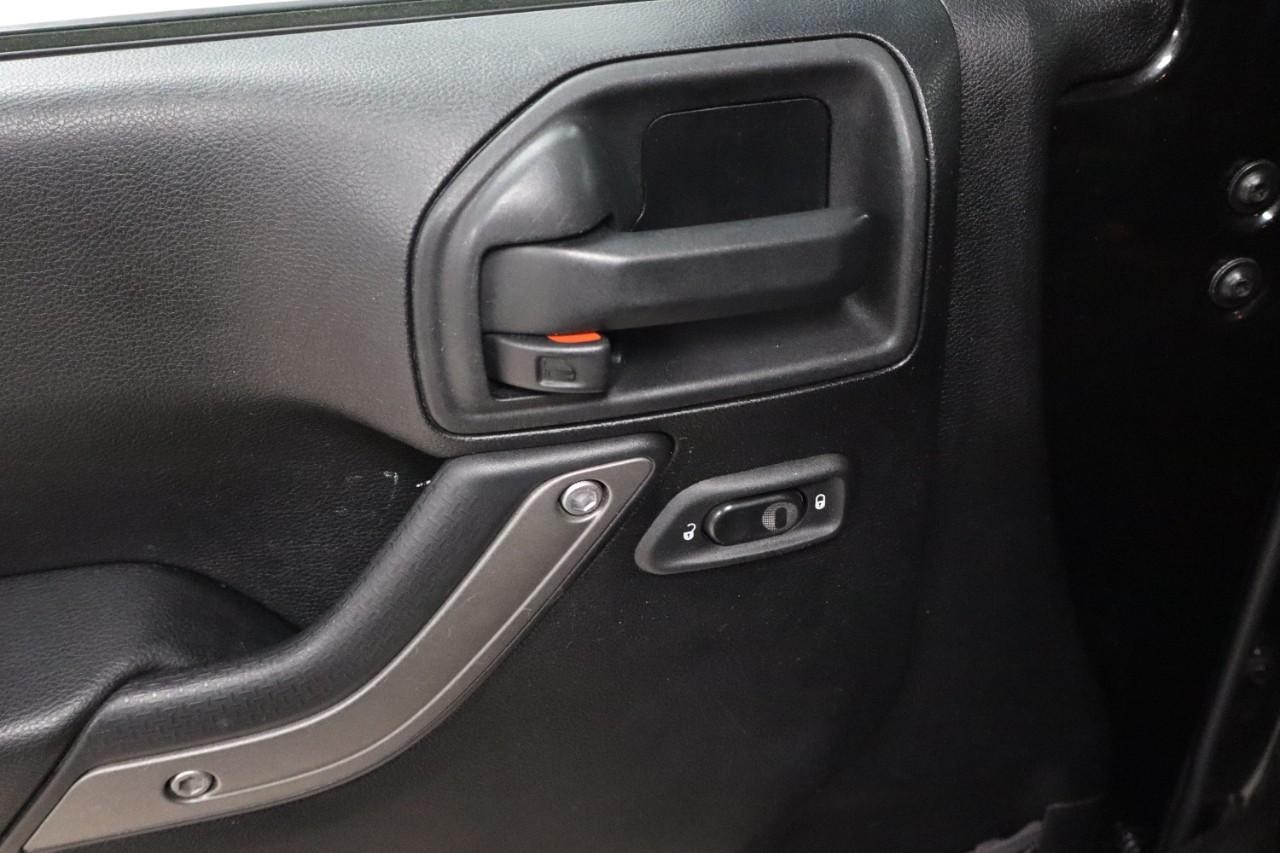 Jeep Wrangler Unlimited Vehicle Full-screen Gallery Image 11