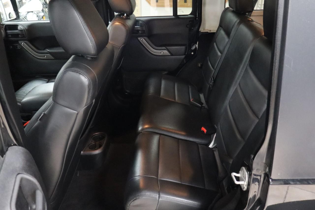 Jeep Wrangler Unlimited Vehicle Full-screen Gallery Image 16