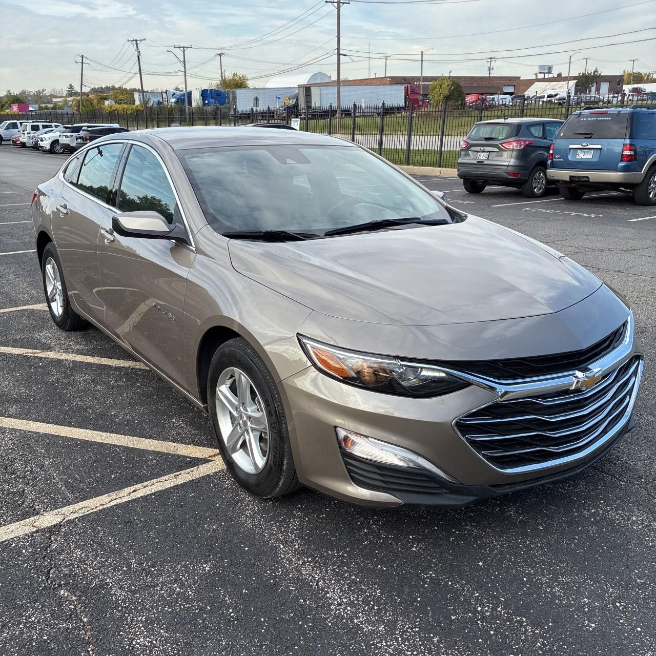 Chevrolet Malibu Vehicle Full-screen Gallery Image 4