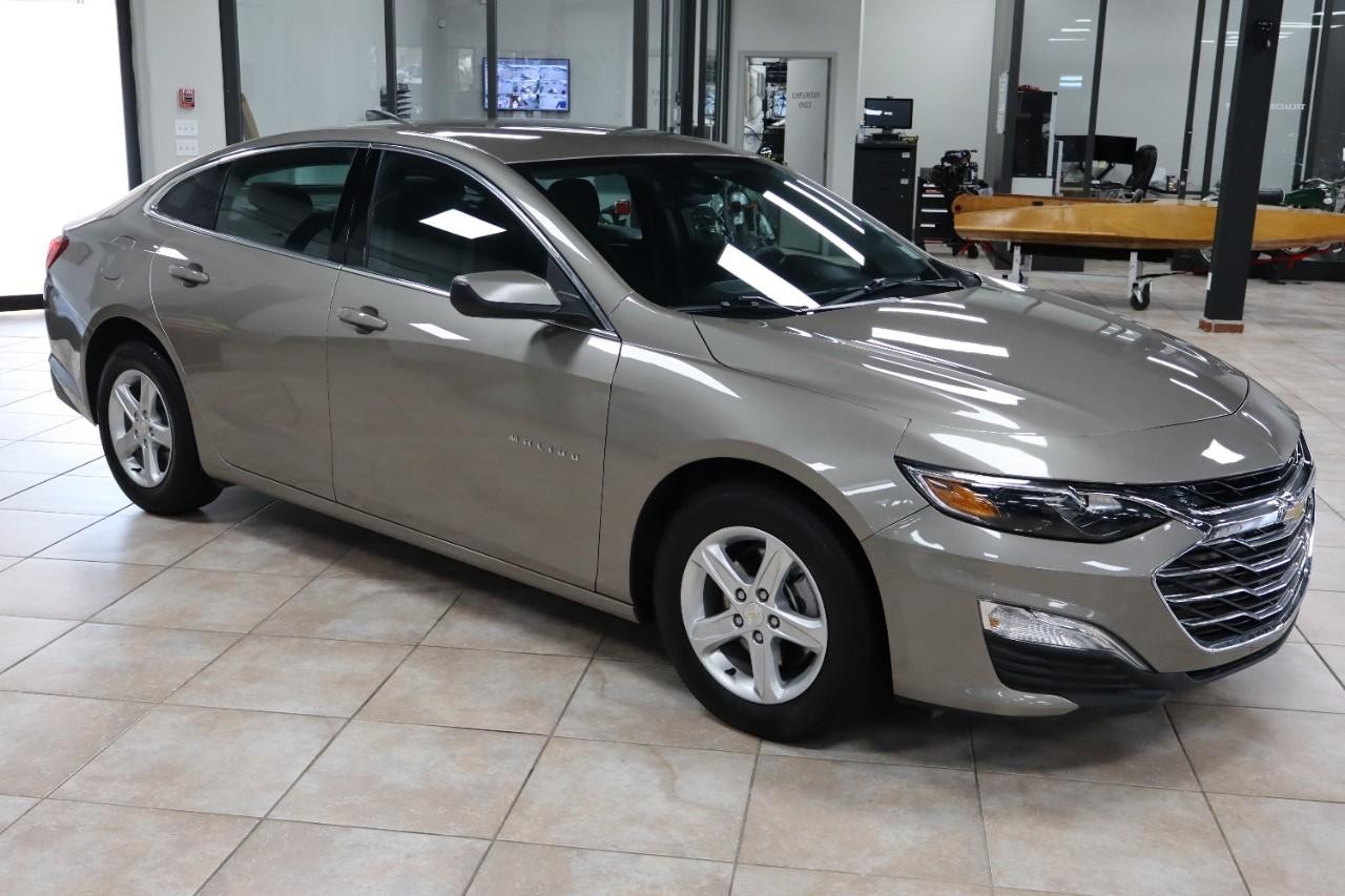 Chevrolet Malibu Vehicle Full-screen Gallery Image 7