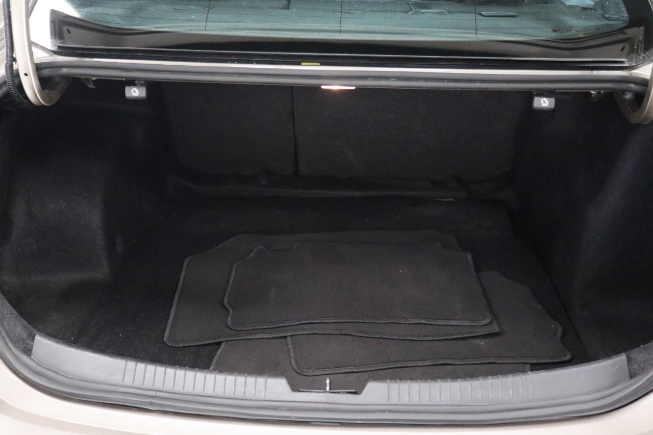 Chevrolet Malibu Vehicle Full-screen Gallery Image 17