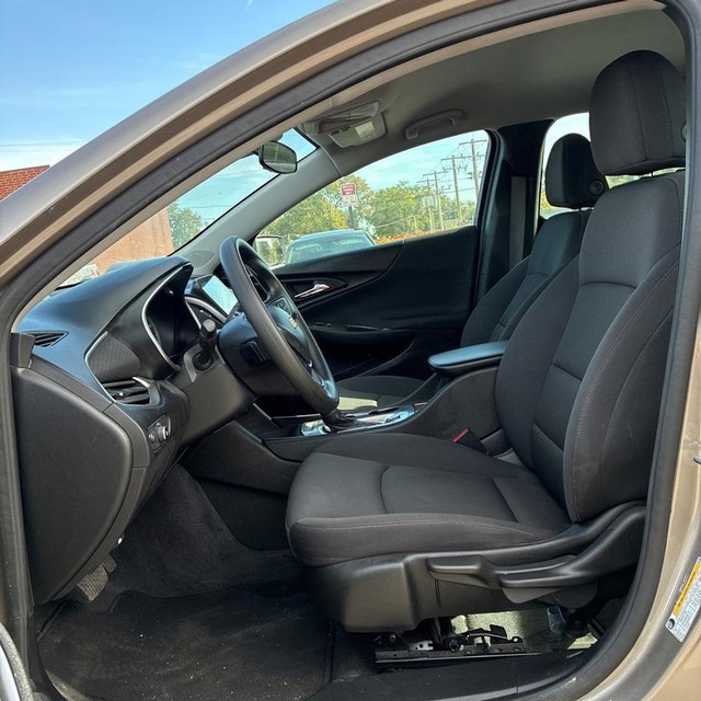 Chevrolet Malibu Vehicle Full-screen Gallery Image 5