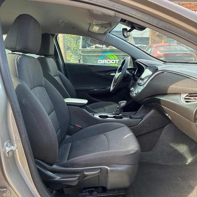 Chevrolet Malibu Vehicle Full-screen Gallery Image 6