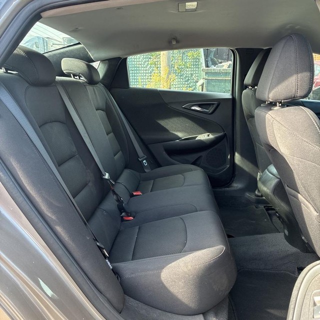 Chevrolet Malibu Vehicle Full-screen Gallery Image 7