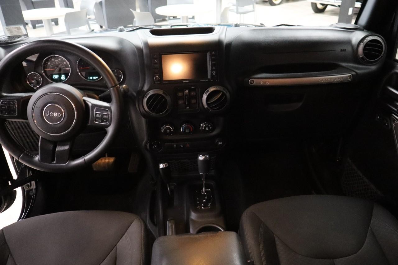 Jeep Wrangler Unlimited Vehicle Full-screen Gallery Image 12