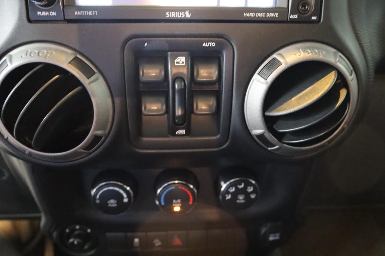 Jeep Wrangler Unlimited Vehicle Full-screen Gallery Image 15