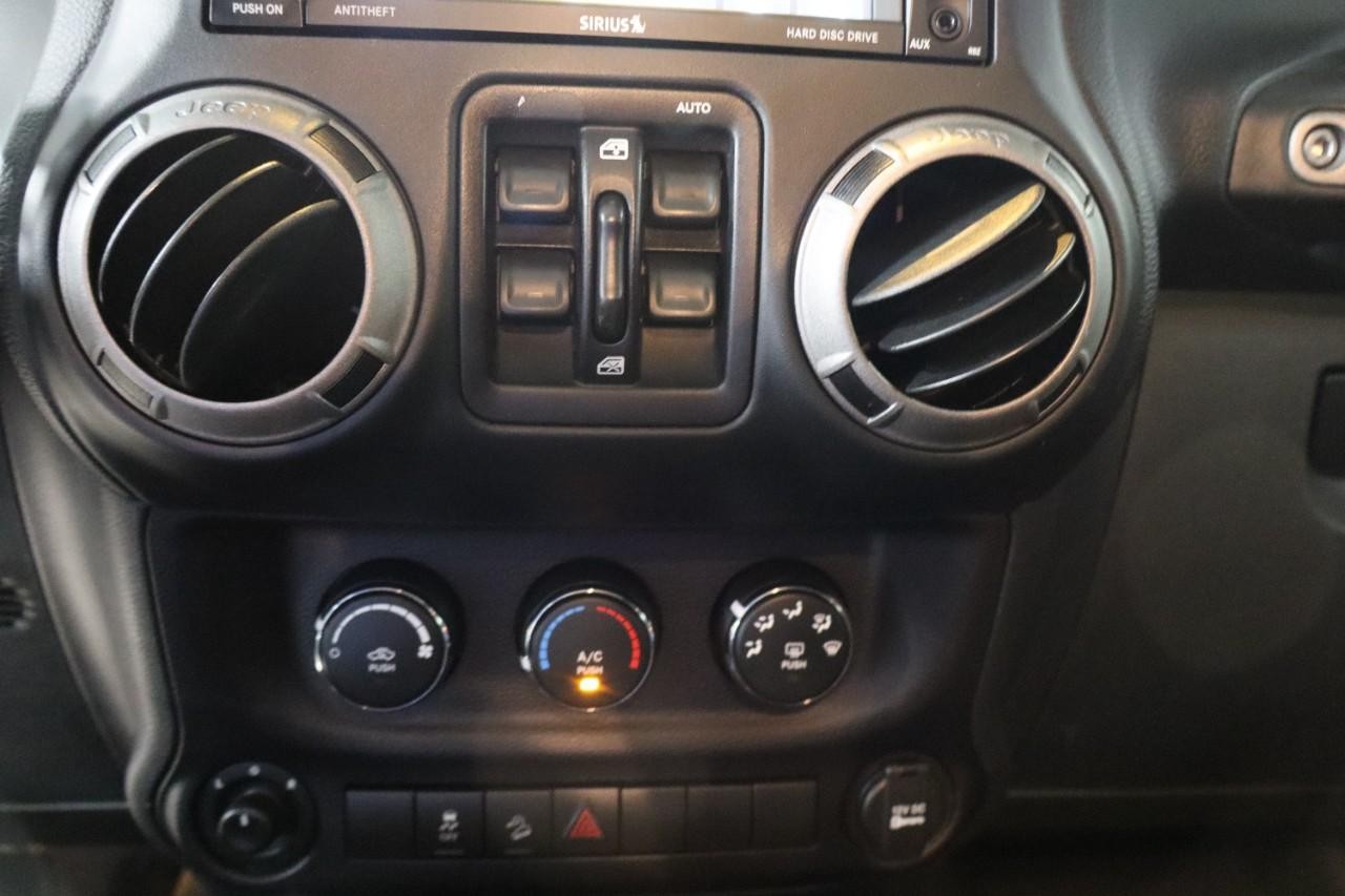 Jeep Wrangler Unlimited Vehicle Full-screen Gallery Image 16