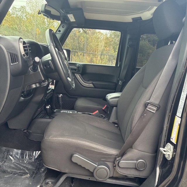 Jeep Wrangler Unlimited Vehicle Full-screen Gallery Image 5