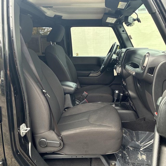 Jeep Wrangler Unlimited Vehicle Full-screen Gallery Image 6