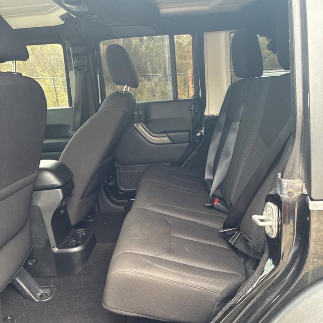 Jeep Wrangler Unlimited Vehicle Full-screen Gallery Image 7