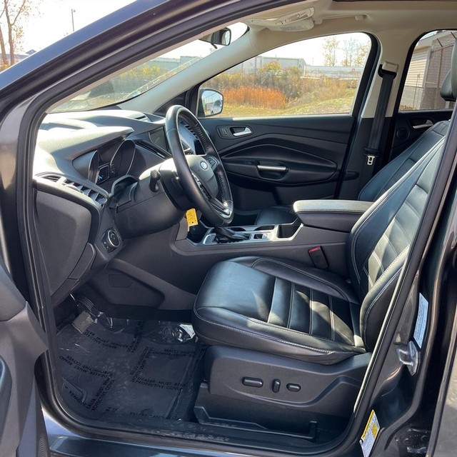 Ford Escape Vehicle Full-screen Gallery Image 5