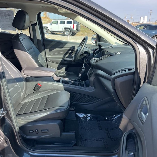 Ford Escape Vehicle Full-screen Gallery Image 6