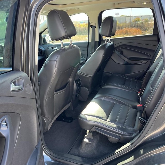 Ford Escape Vehicle Full-screen Gallery Image 7