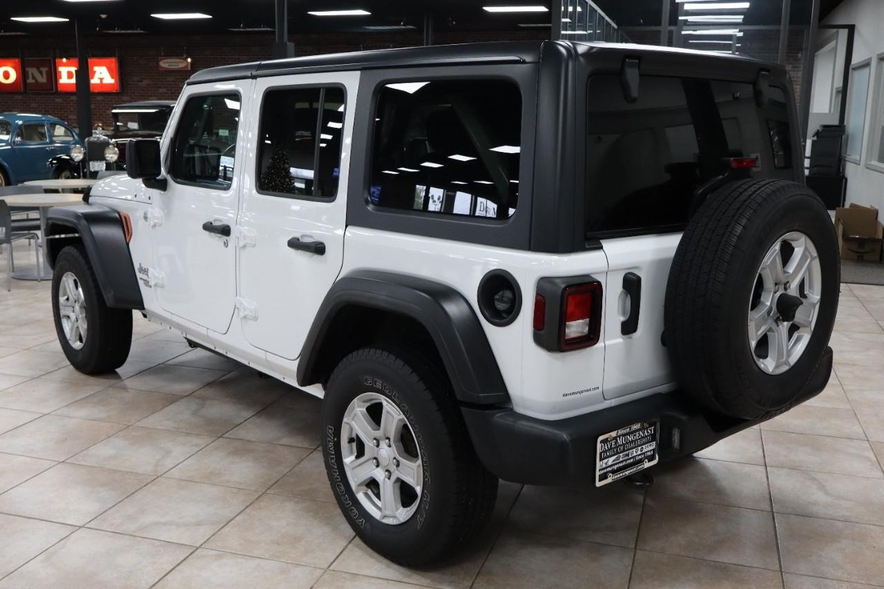 Jeep Wrangler Unlimited Vehicle Full-screen Gallery Image 3