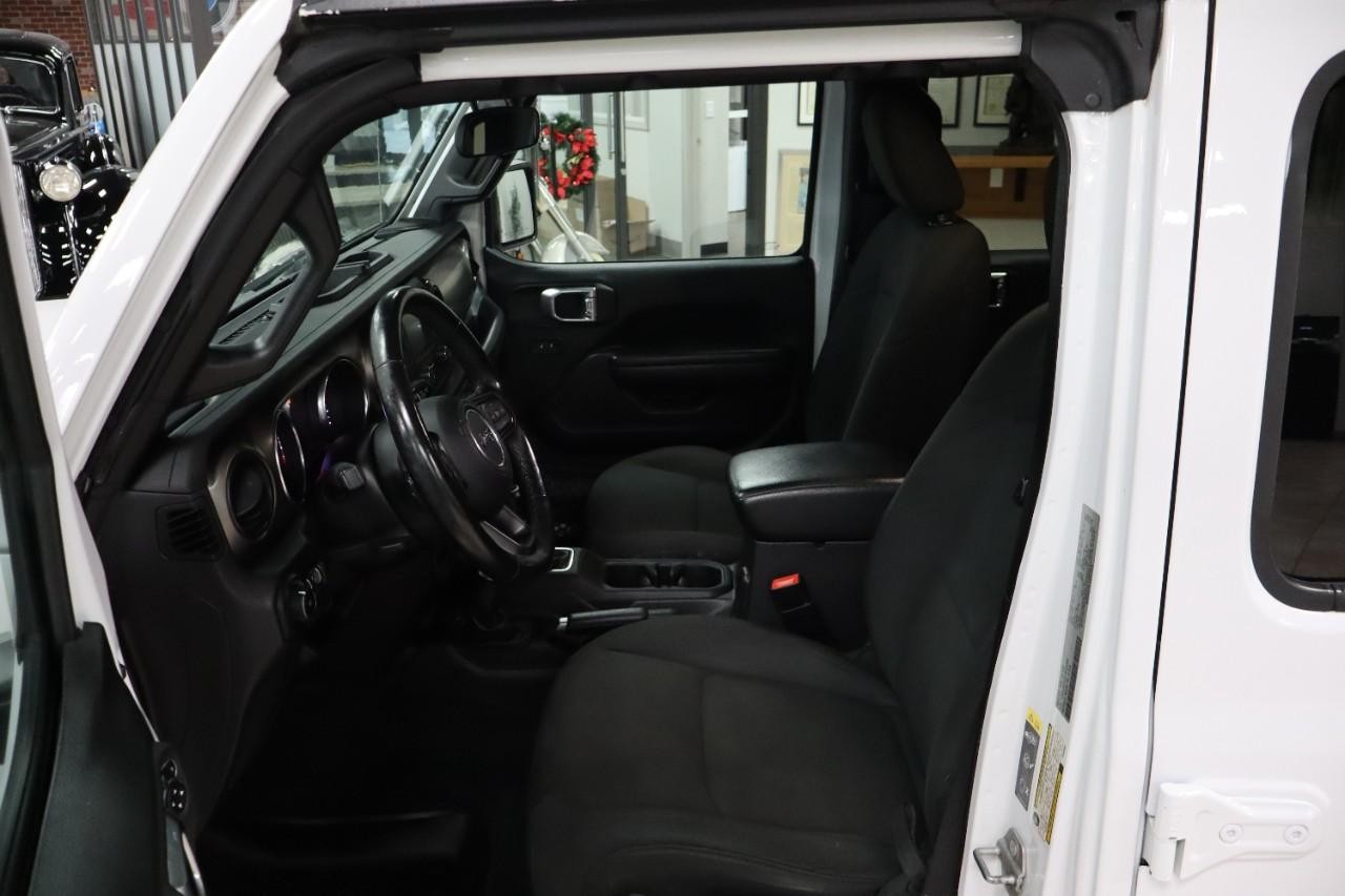 Jeep Wrangler Unlimited Vehicle Full-screen Gallery Image 9