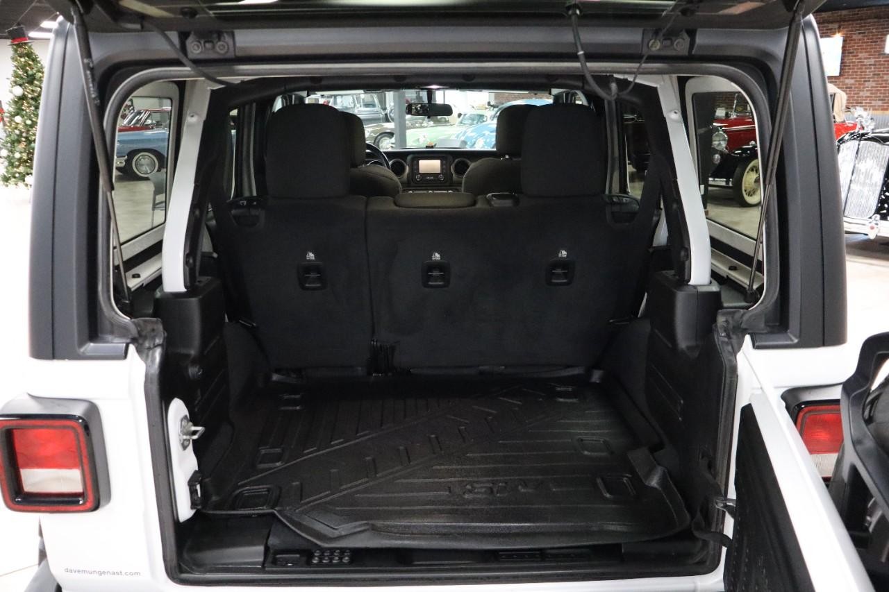 Jeep Wrangler Unlimited Vehicle Full-screen Gallery Image 18