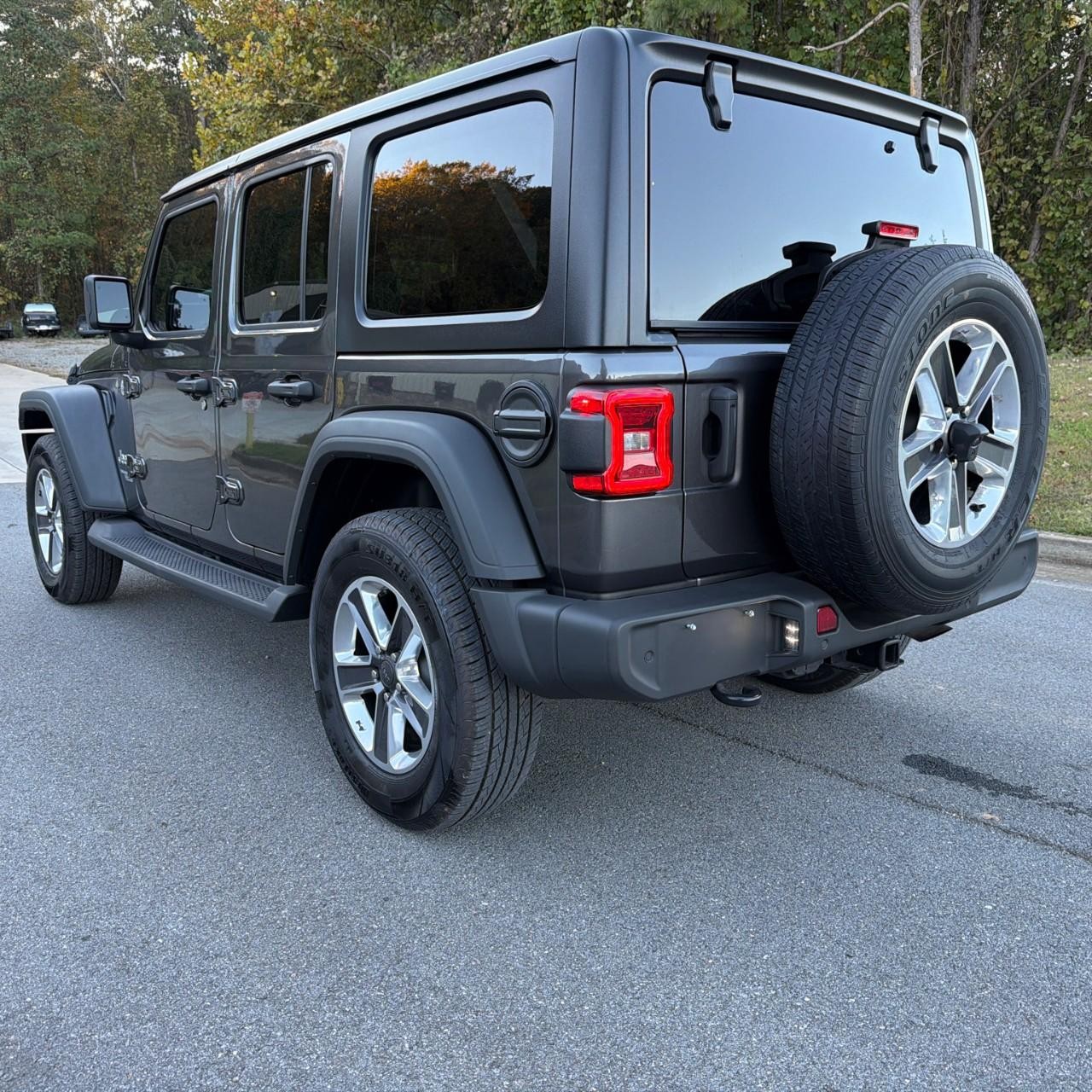 Jeep Wrangler Vehicle Full-screen Gallery Image 2