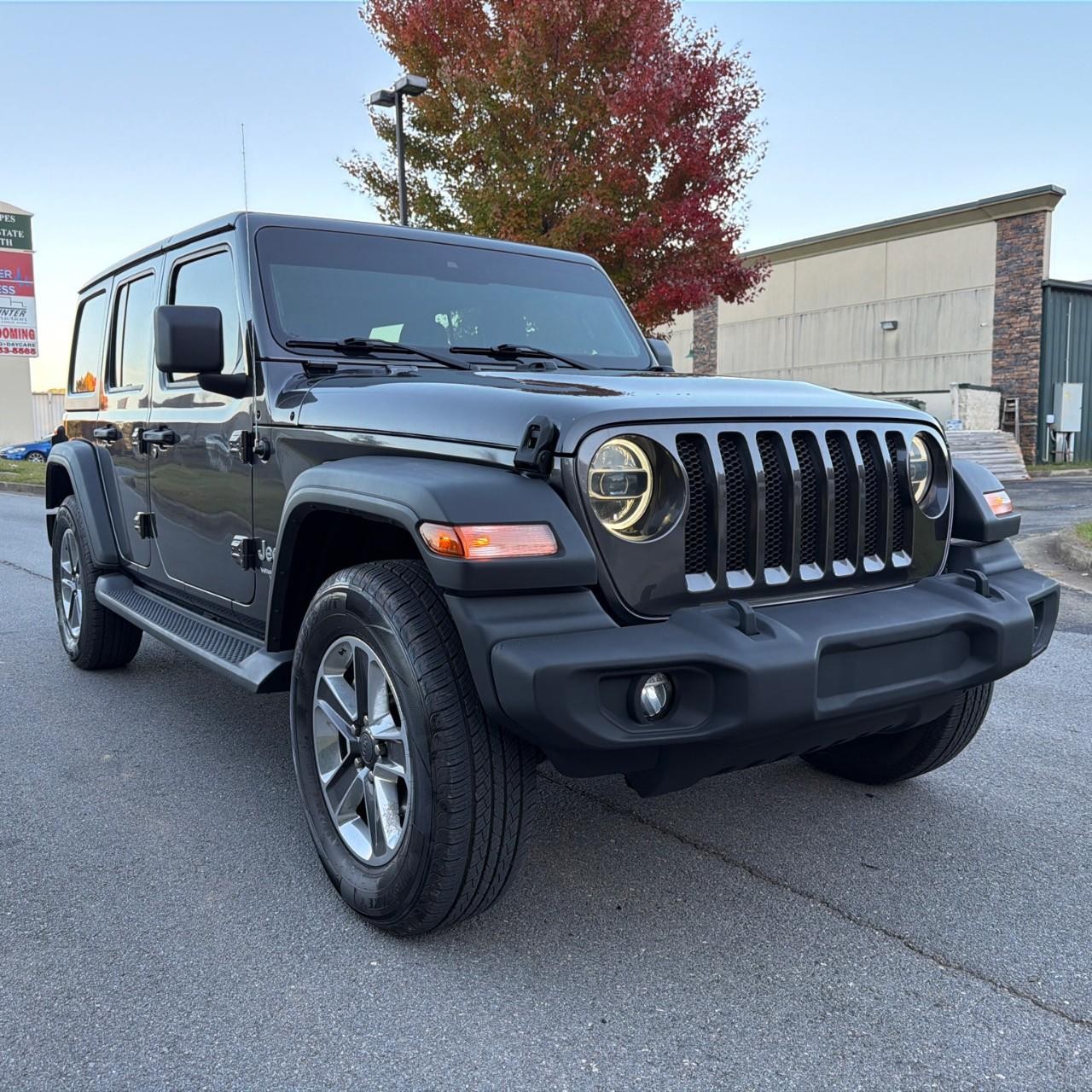 Jeep Wrangler Vehicle Full-screen Gallery Image 4