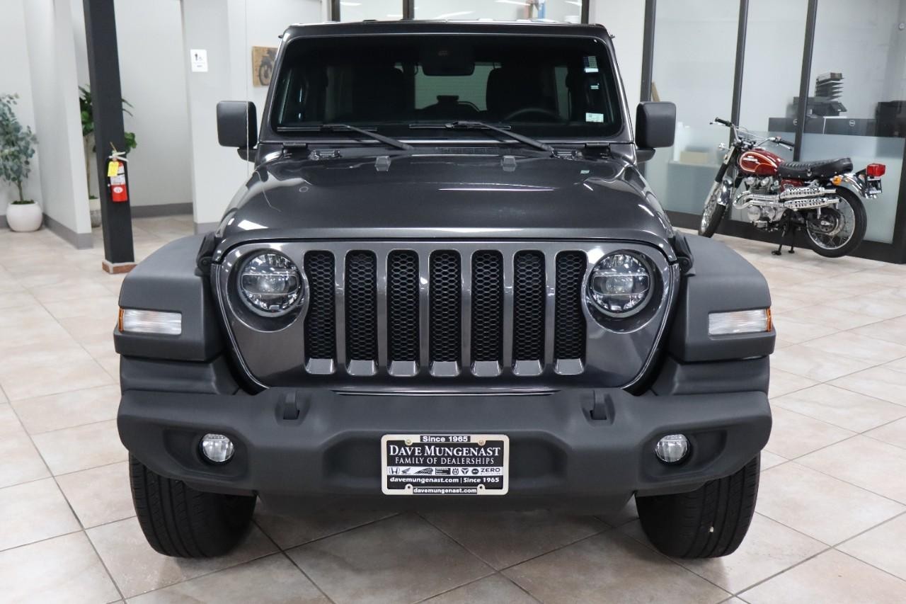 Jeep Wrangler Vehicle Full-screen Gallery Image 8