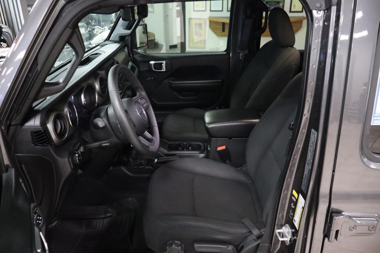 Jeep Wrangler Vehicle Full-screen Gallery Image 9