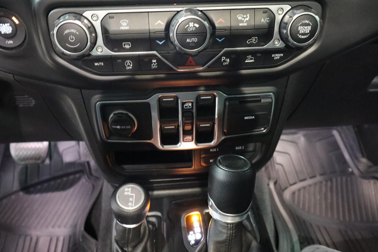 Jeep Wrangler Vehicle Full-screen Gallery Image 16