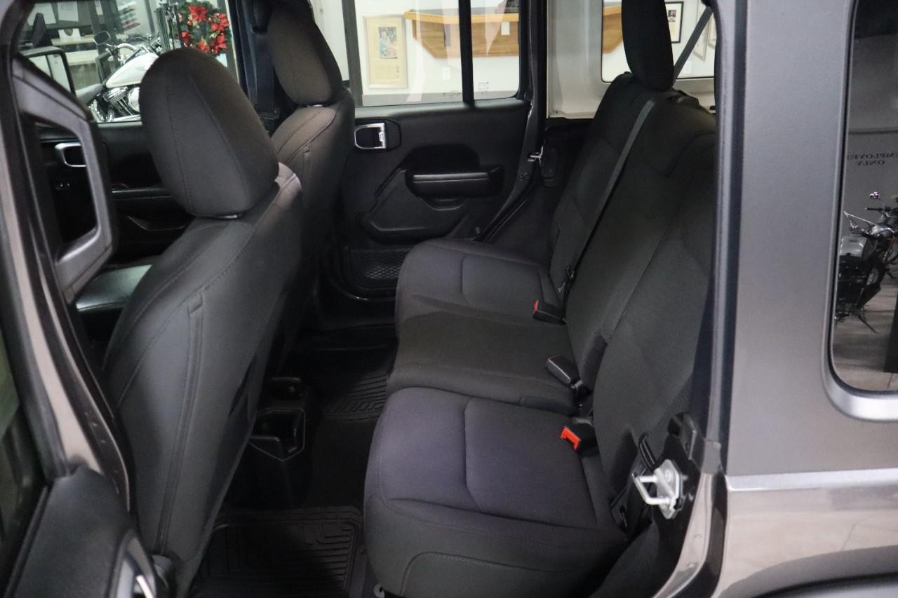 Jeep Wrangler Vehicle Full-screen Gallery Image 17