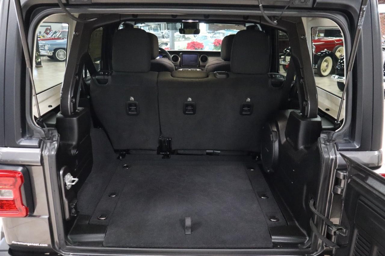 Jeep Wrangler Vehicle Full-screen Gallery Image 18