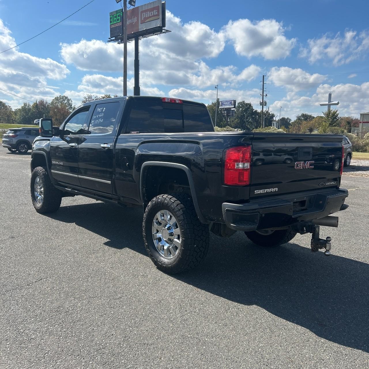 GMC Sierra 2500HD Vehicle Full-screen Gallery Image 2