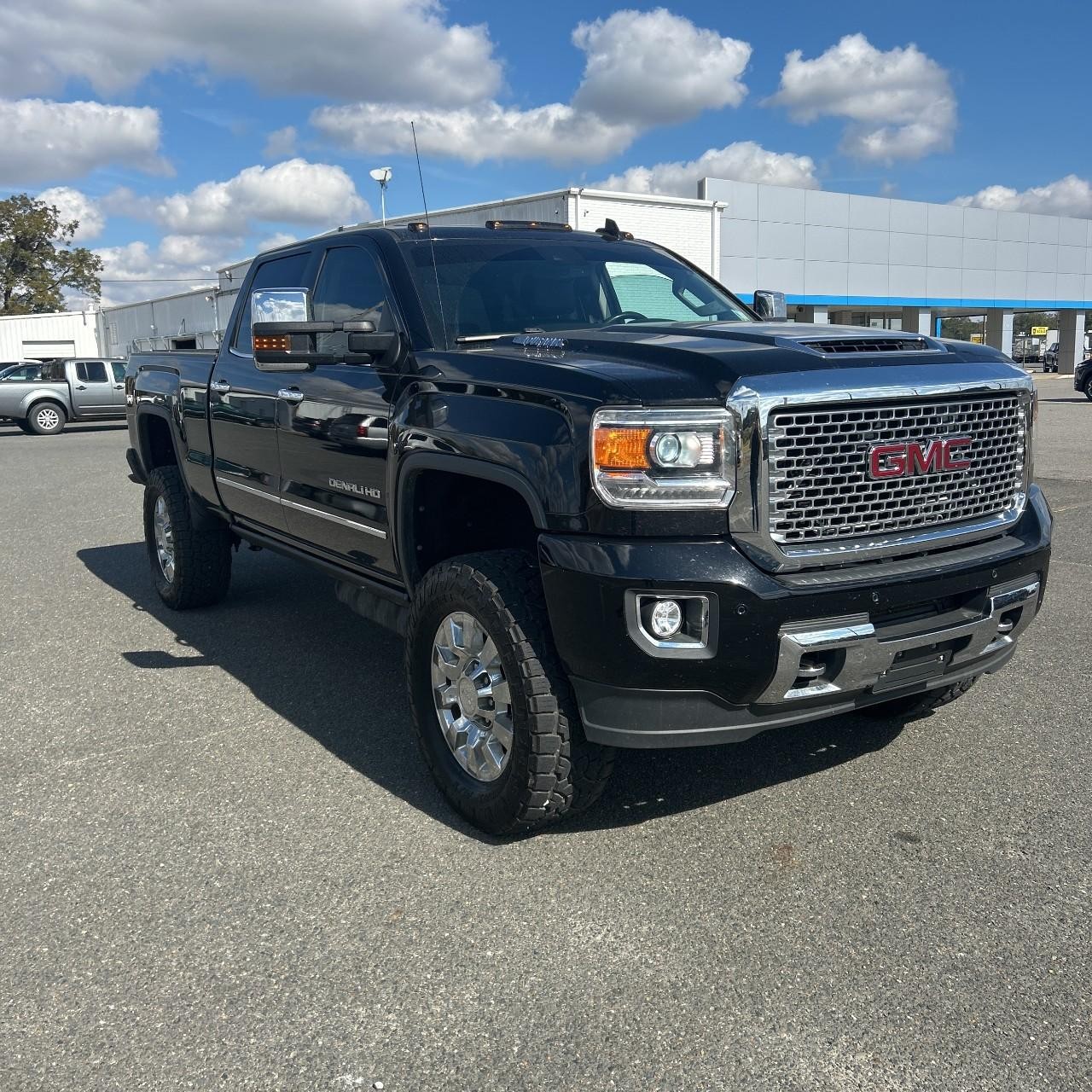 GMC Sierra 2500HD Vehicle Full-screen Gallery Image 4