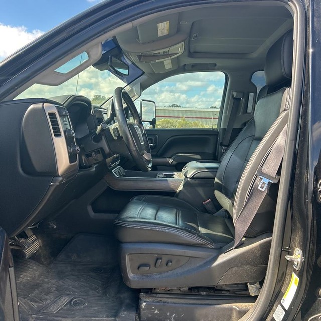 GMC Sierra 2500HD Vehicle Full-screen Gallery Image 5