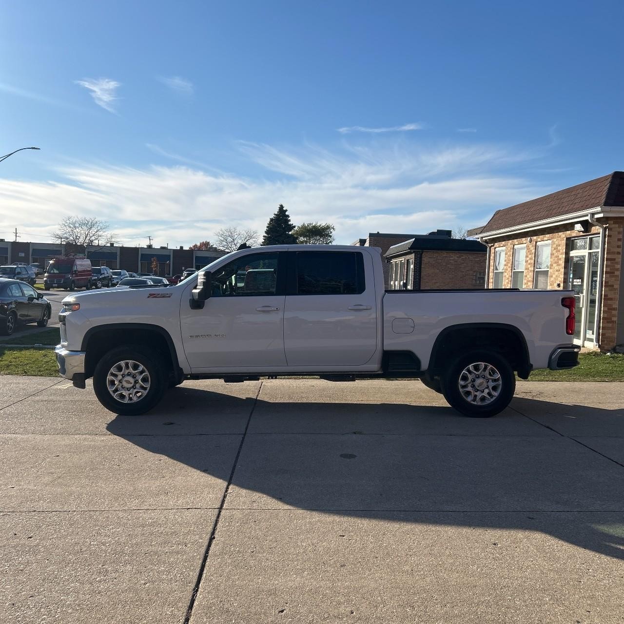 Chevrolet Silverado 2500HD Vehicle Full-screen Gallery Image 2